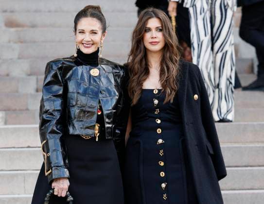 PFW - Celebs At Schiaparelli Lynda Carter, Jessica Altman arrives to Schiaparelli fashion show during the Haute Couture Fall Winter 2025 - 2026 Fashion Week on January 27, 2025 in Paris, France. Photo by Marco Piovanotto ABACAPRESS.COM Paris France  Copyright: xPiovanottoxMarco ABACAx