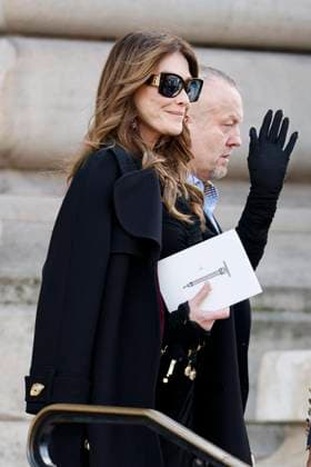 PFW - Celebs At Schiaparelli Carla Bruni arrives to Schiaparelli fashion show during the Haute Couture Fall Winter 2025 - 2026 Fashion Week on January 27, 2025 in Paris, France. Photo by Marco Piovanotto ABACAPRESS.COM Paris France  Copyright: xPiovanottoxMarco ABACAx