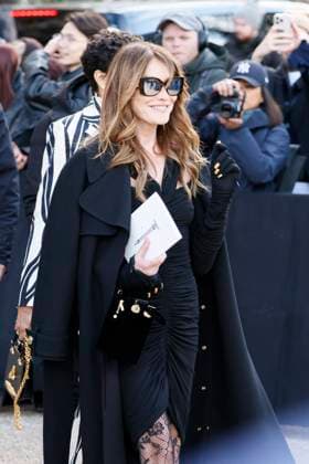 PFW - Celebs At Schiaparelli Carla Bruni arrives to Schiaparelli fashion show during the Haute Couture Fall Winter 2025 - 2026 Fashion Week on January 27, 2025 in Paris, France. Photo by Marco Piovanotto ABACAPRESS.COM Paris France  Copyright: xPiovanottoxMarco ABACAx