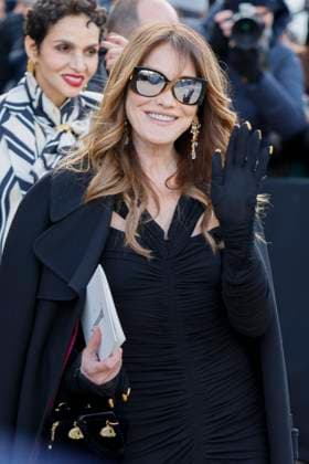 PFW - Celebs At Schiaparelli Carla Bruni arrives to Schiaparelli fashion show during the Haute Couture Fall Winter 2025 - 2026 Fashion Week on January 27, 2025 in Paris, France. Photo by Marco Piovanotto ABACAPRESS.COM Paris France  Copyright: xPiovanottoxMarco ABACAx