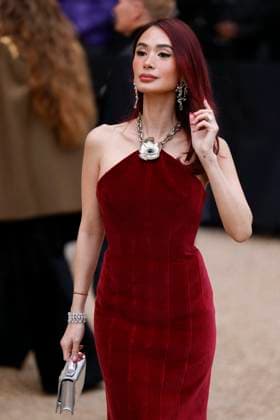 PFW - Celebs At Schiaparelli Heart Evangelista arrives to Schiaparelli fashion show during the Haute Couture Fall Winter 2025 - 2026 Fashion Week on January 27, 2025 in Paris, France. Photo by Marco Piovanotto ABACAPRESS.COM Paris France  Copyright: xPiovanottoxMarco ABACAx