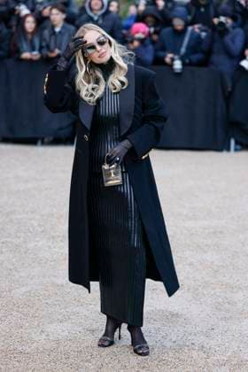 PFW - Celebs At Schiaparelli Leonie Hanne arrives to Schiaparelli fashion show during the Haute Couture Fall Winter 2025 - 2026 Fashion Week on January 27, 2025 in Paris, France. Photo by Marco Piovanotto ABACAPRESS.COM Paris France  Copyright: xPiovanottoxMarco ABACAx