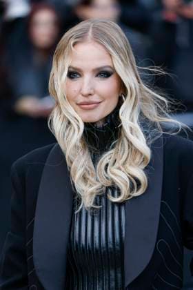 PFW - Celebs At Schiaparelli Leonie Hanne arrives to Schiaparelli fashion show during the Haute Couture Fall Winter 2025 - 2026 Fashion Week on January 27, 2025 in Paris, France. Photo by Marco Piovanotto ABACAPRESS.COM Paris France  Copyright: xPiovanottoxMarco ABACAx