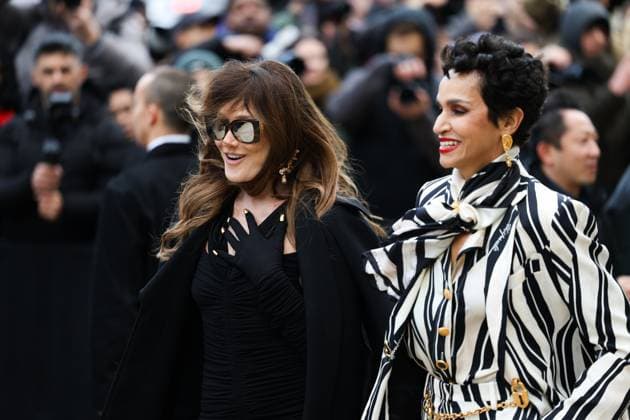 Paris Fashion Week, Gäste der Schiaparelli Modenschau Paris Fashion Week Arrivee des invités au defile Schaparelli Celebrities arrival at Schiaparelli show duting Fashion week 439713 2025 01 27 France Bruni Sarkozy, Carla Khelfa Seydoux, Farida  Copyright: xIvankaxVoisinx xStarfacex STAR_439713_021