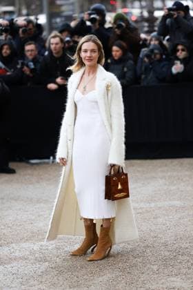 Paris Fashion Week, Gäste der Schiaparelli Modenschau Paris Fashion Week Arrivee des invités au defile Schaparelli Celebrities arrival at Schiaparelli show duting Fashion week 439713 2025 01 27 France Vodianova, Natalia  Copyright: xIvankaxVoisinx xStarfacex STAR_439713_049