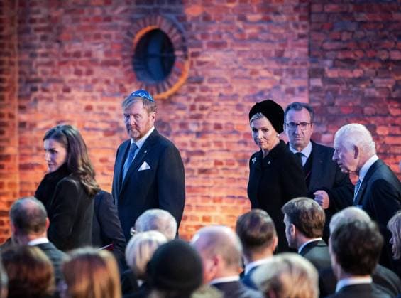 Entertainment Themen der Woche KW05 Entertainment Bilder des Tages Royals At 80th Anniversary Of Auschwitz Liberation - Poland L-R: Letizia of Spain, King Willem-Alexander and Queen Maxima of the Netherlands at the commemoration of the 80th anniversary of the liberation of the former German concentration and extermination camp Auschwitz-Birkenau, in Oswiecim, Poland, on January 27, 2025. Photo by NL Beeld Patrick van Emst Bruno Press ABACAPRESS.COM Oswiecim Poland  Copyright: xBrunoxPress ABACAx