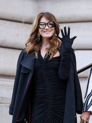 Arrivals at the Schiaparelli fashion show at the Petit Palais for the Spring Summer 2025 Haute Couture Collection during Paris Fashion Week PFW Carla Bruni Sarkozy Arrivals and exits at the Schiaparelli fashion show at the Petit Palais for the Spring Summer 2025 Haute Couture Collection during Paris Fashion Week PFW , France, on January 27, 2025 Debis Guignebourg Bestimage Arrivals and exits at the Schiaparelli fashion show at the Petit Palais for the Spring Summer 2025 Haute Couture Collection during Paris Fashion Week PFW , France, on January 27, 2025 Debis Guignebourg Bestimage Paris France  Copyright: xDenisxGuignebourgx xBestimagexDenisxGuignebourgx xBestimagex