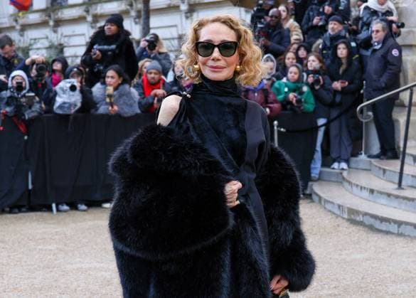 Arrivals at the Schiaparelli fashion show at the Petit Palais for the Spring Summer 2025 Haute Couture Collection during Paris Fashion Week PFW Marisa Berenson Arrivals and exits at the Schiaparelli fashion show at the Petit Palais for the Spring Summer 2025 Haute Couture Collection during Paris Fashion Week PFW , France, on January 27, 2025 Debis Guignebourg Bestimage Arrivals and exits at the Schiaparelli fashion show at the Petit Palais for the Spring Summer 2025 Haute Couture Collection during Paris Fashion Week PFW , France, on January 27, 2025 Debis Guignebourg Bestimage Paris France  Copyright: xDenisxGuignebourgx xBestimagexDenisxGuignebourgx xBestimagex