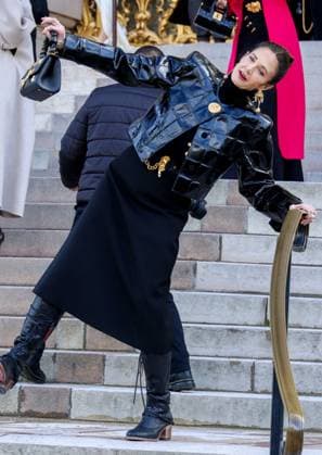 Arrivals at the Schiaparelli fashion show at the Petit Palais for the Spring Summer 2025 Haute Couture Collection during Paris Fashion Week PFW Lynda Carter Arrivals and exits at the Schiaparelli fashion show at the Petit Palais for the Spring Summer 2025 Haute Couture Collection during Paris Fashion Week PFW , France, on January 27, 2025 Debis Guignebourg Bestimage Arrivals and exits at the Schiaparelli fashion show at the Petit Palais for the Spring Summer 2025 Haute Couture Collection during Paris Fashion Week PFW , France, on January 27, 2025 Debis Guignebourg Bestimage Paris France  Copyright: xDenisxGuignebourgx xBestimagexDenisxGuignebourgx xBestimagex