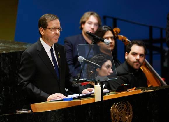 News Themen der Woche KW05 News Bilder des Tages President State of Israel Mr. Isaac Herzog speaks at a United Nations Holocaust Memorial Ceremony: Holocaust Remembrance for Dignity and Human Rights in observance of the International Day of Commemoration in memory of the victims of the Holocaust in The General Assembly Hall at the United Nations Headquarters on Monday, January 27, 2025 in New York City.  NYP20250127109 JOHNxANGELILLO