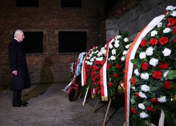 Entertainment Themen der Woche KW05 Entertainment Bilder des Tages Polen, Holocaust-Gedenktag - König Charles III. besucht Auschwitz-Birkenau Museum King Charles III visits Auschwitz-Birkenau Museum Photo: Pawel Wodzynski East News Britain s king Charles III visits the Auschwitz-Birkenau State Museum on January 27, 2025 in Oswiecim, Poland. Before the visit Charles III attended the ceremonies marking the 80th anniversary of the liberation of the German Nazi concentration and extermination camps of Auschwitz-Birkenau. EN_01643026_0005 