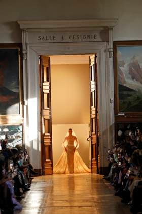 Paris Fashion Week, Georges Hobeika Modenschau George Hobeika Haute Couture spring summer 2025 Paris january 2005 George Hobeika Haute Couture spring summer 2025 Paris january 2005, Credit:Zeppelin Avalon  Copyright: xZeppelinx xAvalonx 0958127986