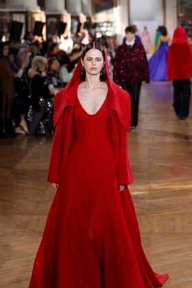 Paris Fashion Week, Georges Hobeika Modenschau George Hobeika Haute Couture spring summer 2025 Paris january 2005 George Hobeika Haute Couture spring summer 2025 Paris january 2005, Credit:Zeppelin Avalon  Copyright: xZeppelinx xAvalonx 0958128762