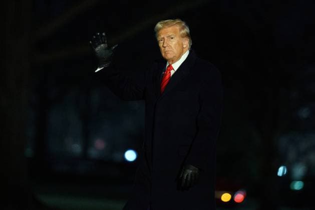 News Themen der Woche KW05 News Bilder des Tages US President Donald Trump arrives on the South Lawn of the White House in Washington, DC on January, 27 2025. President Trump arrived back to Washington DC after delivering a speech at the 2025 House Republican Members Conference Dinner in in Miami, Florida.  WAX20250127805 WILLxOLIVER
