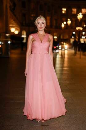 PFW - Gianbattista Arrivals Natalie Dawson arrives to Gianbattista Valli fashion show during the Haute Couture Fall Winter 2025 - 2026 Fashion Week on January 27, 2025 in Paris, France. Photo by Marco Piovanotto ABACAPRESS.COM Paris France  Copyright: xPiovanottoxMarco ABACAx
