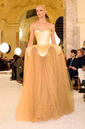 (250128) -- PARIS, Jan. 28, 2025 -- A model presents a creation by Schiaparelli during the Haute Couture Week Spring Summer 2025 in Paris, France, Jan. 27, 2025. ( Handout via Xinhua) FRANCE-PARIS-HAUTE COUTURE WEEK-FASHION SHOW-SCHIAPARELLI MeetEurope 
