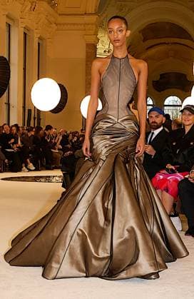 (250128) -- PARIS, Jan. 28, 2025 -- A model presents a creation by Schiaparelli during the Haute Couture Week Spring Summer 2025 in Paris, France, Jan. 27, 2025. ( Handout via Xinhua) FRANCE-PARIS-HAUTE COUTURE WEEK-FASHION SHOW-SCHIAPARELLI MeetEurope 