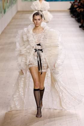 (250128) -- PARIS, Jan. 28, 2025 -- A model presents a creation by Christian Dior during the Haute Couture Week Spring Summer 2025 in Paris, France, Jan. 27, 2025. ( Handout via Xinhua) FRANCE-PARIS-HAUTE COUTURE WEEK-FASHION SHOW-CHRISTIAN DIOR MeetEurope 