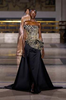 Tony Ward Haute Couture Spring Summer 2025, Paris, January 2025 Tony Ward Haute Couture Spring Summer 2025, Paris, January 2025, Credit:Zeppelin Avalon  Copyright: xZeppelinx xAvalonx 0958229055