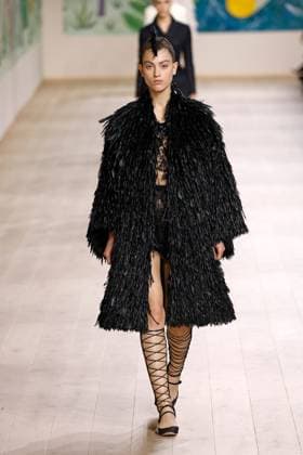 (250128) -- PARIS, Jan. 28, 2025 -- A model presents a creation by Christian Dior during the Haute Couture Week Spring Summer 2025 in Paris, France, Jan. 27, 2025. ( Handout via Xinhua) FRANCE-PARIS-HAUTE COUTURE WEEK-FASHION SHOW-CHRISTIAN DIOR MeetEurope 