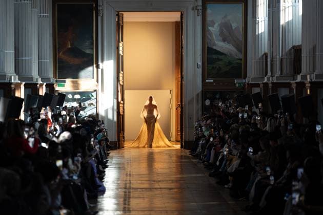 Paris Fashion Week, Georges Hobeika Modenschau Paris Fashion Week Defile Georges Hobeika Defile printemps ete 2025 de Georges Hobeika 439745 2025 01 27 Paris France  Copyright: xSebastienxFremontx xStarfacex STAR_439745_065