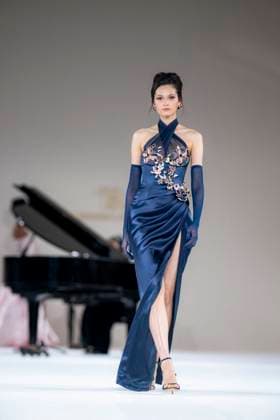 Paris Fashion Week, Tamara Ralph Modenschau Personalities at the Tamara Ralph show for the Haute Couture Spring Summer 2025 collection at Paris Fashion Week PFW Model at the Tamara Ralph show for the Haute Couture Spring Summer 2025 collection at Paris Fashion Week PFW on 27 January 2025 Perusseau Da Silva Bestimage Tamara Ralph for the Haute Couture Spring Summer 2025 collection at Paris Fashion Week PFW on 27 January 2025 Paris France  Copyright: xTizianoxDaxSilvax-xPierrexPerusseaux xBestimagexTizianoxDaxSilvax-xPierrexPerusseaux xBestimagex