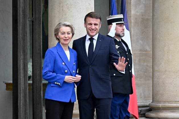 News Themen der Woche KW05 News Bilder des Tages President Macron Meets Ursula Von Der Leyen - Paris French President, Emmanuel Macron, welcomes Ursula Von Der Leyen, President of the European Commission, for a bilateral meeting on January 28, 2025. Photo by Tomas Stevens ABACAPRESS.COM Paris France  Copyright: xStevensxTomas ABACAx