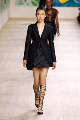 Paris Fashion Week, Christian Dior Modenschau (250128) -- PARIS, Jan. 28, 2025 -- A model presents a creation by Christian Dior during the Haute Couture Week Spring Summer 2025 in Paris, France, Jan. 27, 2025. ( Handout via Xinhua) FRANCE-PARIS-HAUTE COUTURE WEEK-FASHION SHOW-CHRISTIAN DIOR MeetEurope 