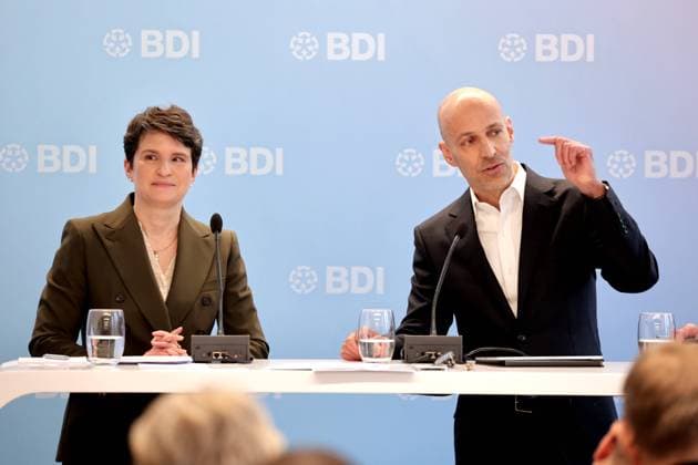 News Themen der Woche KW05 News Bilder des Tages Tanja Goenner, Hauptgeschaeftsfuehrerin BDI, Peter Leibinger, Praesident BDI, Jahrespressekonferenz, Berlin, 28.01.2025 *** Tanja Goenner, Chief Executive Officer BDI, Peter Leibinger, President BDI, Annual Press Conference, Berlin, 28 01 2025