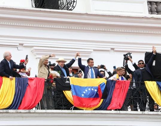 News Themen der Woche KW05 News Bilder des Tages EDMUNDO GONZÃLEZ PLAZA GRANDE CARONDELET Quito, Tuesday, January 28, 2025 Atmosphere in the Plaza Grande and reception of the President of the Republic Daniel Noboa to Mr. Edmundo Gonzalez President elect of Venezuela in Carondelet Photos API Rolando Enriquez Quito Pichincha Ecuador POL EDMUNDOGONZÃLEZPLAZAGRANDECARONDELET 4a902a19ef6c1118a8f1f2eeb90016cd Copyright: xROLANDO-ENRIQUEZx
