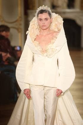 PFW Lena Erziak Runway A Model walks the runway during the Lena Erziak Women s Haute-Couture Spring Summer 2025 show as part of Paris Fashion Week in Paris, France on January 28, 2025. Photo by Jerome Dominé ABACAPRESS.COM  Copyright: xDominexJerome ABACAx