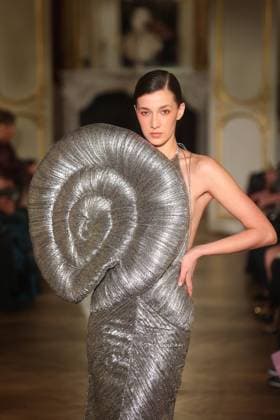 PFW Lena Erziak Runway A Model walks the runway during the Lena Erziak Women s Haute-Couture Spring Summer 2025 show as part of Paris Fashion Week in Paris, France on January 28, 2025. Photo by Jerome Dominé ABACAPRESS.COM  Copyright: xDominexJerome ABACAx
