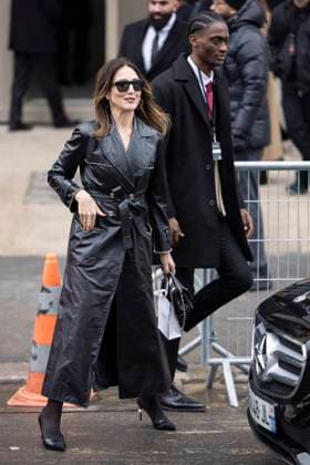 PFW - Chanel Exit Paris, France - January 28: Elsa Zylberstein leaves Chanel fashion show during the Haute Couture Fall Winter 2025 - 2026 Fashion Week on January 28, 2025 in Paris, France. Photo by ABACAPRESS.COM Paris France  Copyright: xABACAx