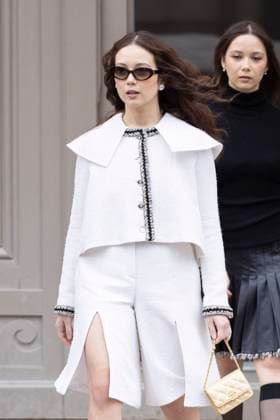 PFW - Chanel Exit Paris, France - January 28: Leufey leaves Chanel fashion show during the Haute Couture Fall Winter 2025 - 2026 Fashion Week on January 28, 2025 in Paris, France. Photo by ABACAPRESS.COM Paris France  Copyright: xABACAx