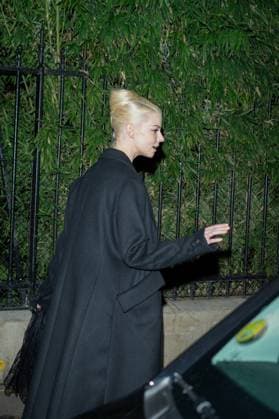 Exclusif People à la sortie de la soirée de Lenny Kravitz en marge de la fashion week Haute Couture Printemps Eté 2025 Exclusif Anya Taylor Joy People à la sortie de la soirée de Lenny Kravitz en marge de la fashion week Haute Couture Printemps Eté 2025 le 28 janvier 2025 Yehiel Chekroune Bestimage Exclusive No web en Siosse Belgique Exit from Lenny Kravitzs party during Haute Couture Spring Summer 2025 fashion week on 28 January 2025 Paris France  Copyright: xYehielxChekrounex xBestimagexYehielxChekrounex xBestimagex