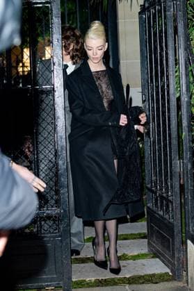 Exclusif People à la sortie de la soirée de Lenny Kravitz en marge de la fashion week Haute Couture Printemps Eté 2025 Exclusif Anya Taylor Joy People à la sortie de la soirée de Lenny Kravitz en marge de la fashion week Haute Couture Printemps Eté 2025 le 28 janvier 2025 Yehiel Chekroune Bestimage Exclusive No web en Siosse Belgique Exit from Lenny Kravitzs party during Haute Couture Spring Summer 2025 fashion week on 28 January 2025 Paris France  Copyright: xYehielxChekrounex xBestimagexYehielxChekrounex xBestimagex