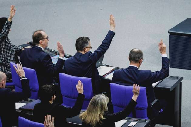 CDU-Fraktion bei der Abstimmung, aufgenommen im Rahmen der Sitzung des Deutschen Bundestages mit der Regierungserklaerung des Bundeskanzlers zu aktuellen innenpolitischen Themen in Berlin, 29.01.2025. Berlin Deutschland *** CDU parliamentary group during the vote, recorded during the session of the German Bundestag with the Chancellors government statement on current domestic policy issues in Berlin, 29 01 2025 Berlin Germany Copyright: xFlorianxGaertnerx