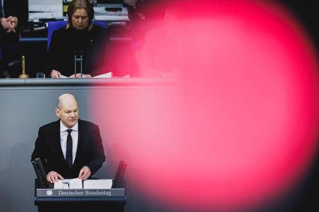 Olaf Scholz (SPD), Bundeskanzler, aufgenommen im Rahmen seiner Regierungserklaerung zu aktuellen innenpolitischen Themen im Deutschen Bundestag mit anschliessender Aussprache in Berlin, 29.01.2025. Berlin Deutschland *** Olaf Scholz SPD , Federal Chancellor, recorded as part of his government statement on current domestic policy issues in the German Bundestag followed by a debate in Berlin, 29 01 2025 Berlin Germany Copyright: xFlorianxGaertnerx