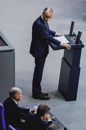 Friedrich Merz, CDU-Parteivorsitzender, Olaf Scholz (SPD), Bundeskanzler, und Robert Habeck (Buendnis 90 Die Gruenen), Bundesminister fuer Wirtschaft und Klimaschutz und Vizekanzler, aufgenommen im Rahmen der Sitzung des Deutschen Bundestages mit der Regierungserklaerung des Bundeskanzlers zu aktuellen innenpolitischen Themen in Berlin, 29.01.2025. Berlin Deutschland *** Friedrich Merz, CDU party chairman, Olaf Scholz SPD , Federal Chancellor, and Robert Habeck Buendnis 90 Die Gruenen , Federal Minister for Economic Affairs and Climate Protection and Vice Chancellor, recorded during the session of the German Bundestag with the Chancellors government statement on current domestic policy issues in Berlin, 29 01 2025 Berlin Germany Copyright: xFlorianxGaertnerx