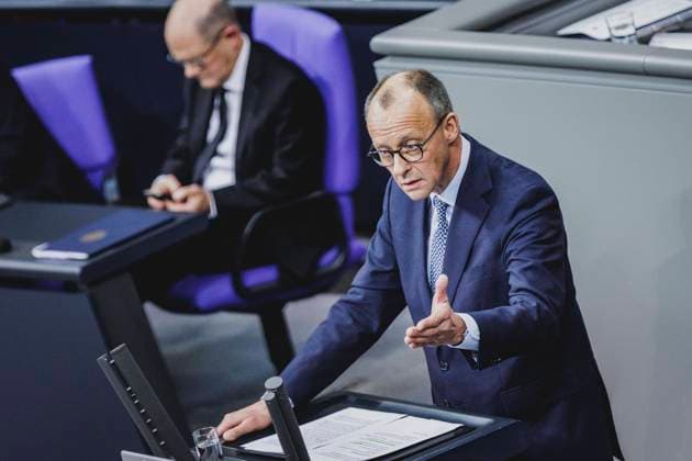 (R-L) Friedrich Merz, CDU-Parteivorsitzender, und Olaf Scholz (SPD), Bundeskanzler, aufgenommen im Rahmen der Sitzung des Deutschen Bundestages mit der Regierungserklaerung des Bundeskanzlers zu aktuellen innenpolitischen Themen in Berlin, 29.01.2025. Berlin Deutschland *** R L Friedrich Merz, CDU party chairman, and Olaf Scholz SPD , Federal Chancellor, recorded during the session of the German Bundestag with the Chancellors government statement on current domestic policy issues in Berlin, 29 01 2025 Berlin Germany Copyright: xFlorianxGaertnerx