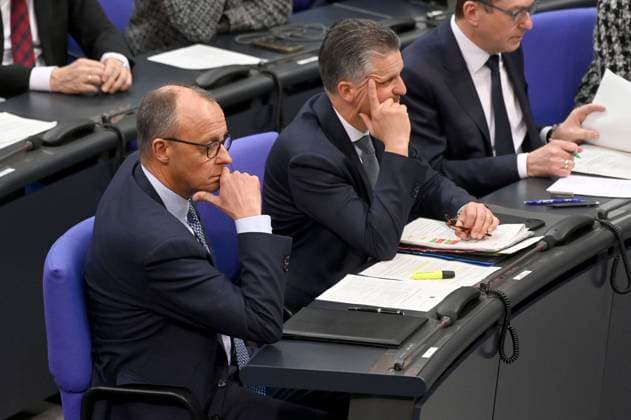 Friedrich Merz und Thorsten Frei in der 209. Sitzung des Deutschen Bundestages im Reichstagsgebäude. Berlin, 29.01.2025 *** Friedrich Merz and Thorsten Frei at the 209th session of the German Bundestag in the Reichstag building Berlin, 29 01 2025 Foto:xF.xKernx xFuturexImagex bundestagssitzung209_5134