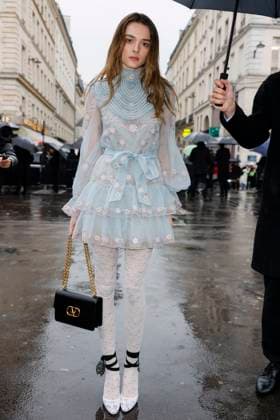 PFW - Valentino Arrivals Charlotte Lawrence arrives to Valentino fashion show during the Haute Couture Fall Winter 2025 - 2026 Fashion Week on January 29, 2025 in Paris, France. Photo by Marco Piovanotto ABACAPRESS.COM  Copyright: xPiovanottoxMarco ABACAx