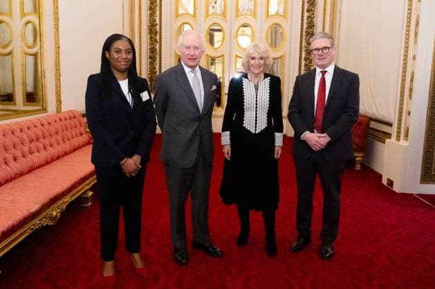 Entertainment Themen der Woche KW05 Entertainment Bilder des Tages King and Queen host 2024 election reception King Charles III and Queen Camilla with Conservative Party leader Kemi Badenoch and Prime Minister Sir Keir Starmer during a reception for members of Parliament newly elected in the 2024 election, and members of the House of Lords, at Buckingham Palace in London. Picture date: Wednesday January 29, 2025., Credit:Aaron Chown Avalon UK, London  Copyright: xAaronxChownx xAvalonx 0958646373