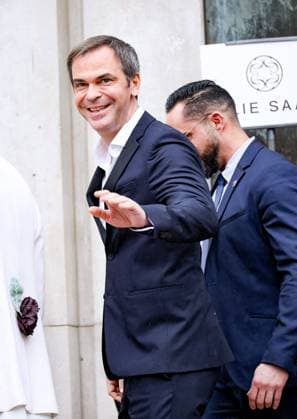 Arrivals and exits of the Elie Saab show at the Palais de TokyoHaute Couture Spring Summer 2025 collection during Paris Fashion Week PFW Olivier Véran Arrivals and exits of the Elie Saab show at the Palais de TokyoHaute Couture Spring Summer 2025 collection during Paris Fashion Week PFW , FRance, le 29 janvier 2025 Denis Guignebourg Bestimage Arrivals and exits of the Elie Saab show at the Palais de Tokyo Haute Couture Spring Summer 2025 collection during Paris Fashion Week PFW , France, January 29, 2025 Paris France  Copyright: xClovis-Guignebourg BestimagexClovis-Guignebourg Bestimagex