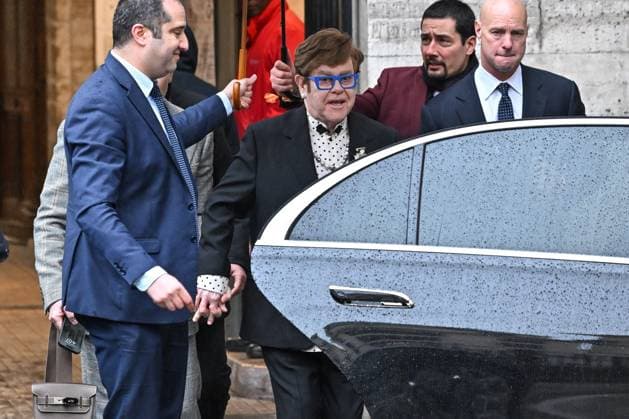 PFW Haute Couture Elton John Exits Valentino Show JR Elton John is seen exiting Valentino show during Haute Couture Fashion Week in Paris, France on January 29, 2025. Photo by Julien Reynaud APS-Medias ABACAPRESS.COM Paris France  Copyright: xReynaudxJulien APS-Medias ABACAx