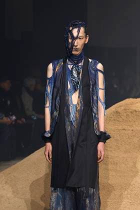 Yuima Nakazato Haute Couture spring summer 2025 Paris january 2025 Yuima Nakazato Haute Couture spring summer 2025 Paris january 2025, Credit:Zeppelin Avalon  Copyright: xZeppelinx xAvalonx 0958652787