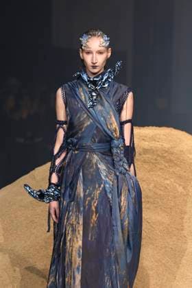 Yuima Nakazato Haute Couture spring summer 2025 Paris january 2025 Yuima Nakazato Haute Couture spring summer 2025 Paris january 2025, Credit:Zeppelin Avalon  Copyright: xZeppelinx xAvalonx 0958653010