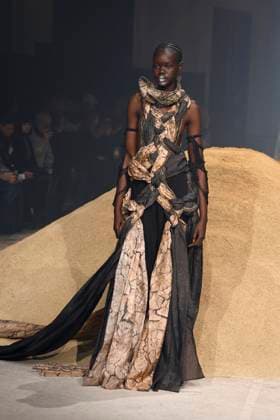 Yuima Nakazato Haute Couture spring summer 2025 Paris january 2025 Yuima Nakazato Haute Couture spring summer 2025 Paris january 2025, Credit:Zeppelin Avalon  Copyright: xZeppelinx xAvalonx 0958653058