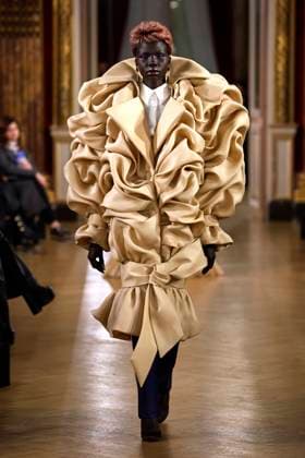 Viktor & Rolf Haute Couture spring summer 2025 Paris January 2025 Viktor & Rolf Haute Couture spring summer 2025 Paris January 2025, Credit:Zeppelin Avalon  Copyright: xZeppelinx xAvalonx 0958670708