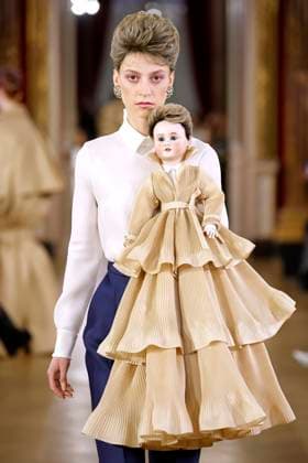 Entertainment Themen der Woche KW05 Entertainment Bilder des Tages Viktor & Rolf Haute Couture spring summer 2025 Paris January 2025 Viktor & Rolf Haute Couture spring summer 2025 Paris January 2025, Credit:Zeppelin Avalon  Copyright: xZeppelinx xAvalonx 0958670736